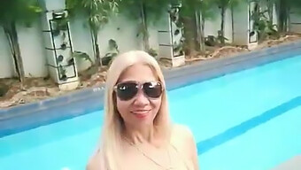 A Loira Milf De Férias Fica Safada