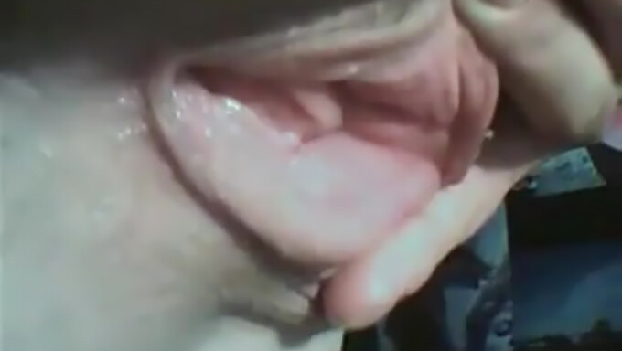 Amateur Webcam Girl'S Close Up Anal And Vaginal Play