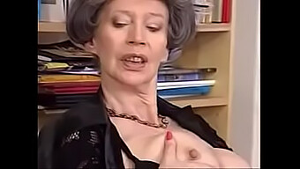 Donne Mature Si Fanno Scopare La Faccia E Scopare In Questo Video Estremo