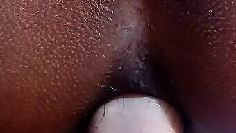 Pantat Ke Memek Close Up: Amatir Hitam Mendapat Tato Dan Anal