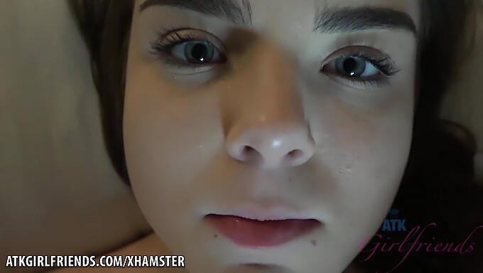 Pov Missionário Com Uma Adolescente De 18 Anos Levando Uma Gozada Enorme