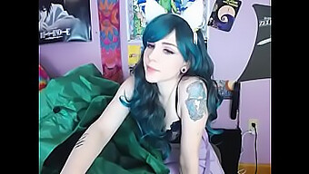 Os Movimentos Sensuais De Kitty Na Webcam Vão Deixar Você Sem Fôlego