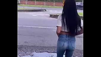 Sucer Une Bite En Public Avec Une Petite Amie Latina