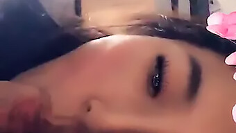 Une Beauté Asiatique Fait Une Fellation Époustouflante Sur Snapchat