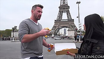 Kecantikan Latina Jules Jordan Memandu Anda Melintasi Paris Dalam Video Pov Ini