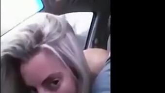 Si Blonde Cantik Memberikan Blowjob Amatur Dalam Kereta