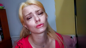 Adik Tiri Rusia Memberikan Blowjob Sensual