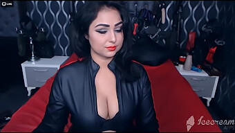 Femdom Mistress: Vroča In Pohotna