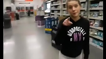 Ragazza Amatoriale Fa Una Sega A Walmart