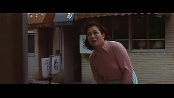 花园和蛇(1974):一部bdsm主题的电影,特色是羞辱