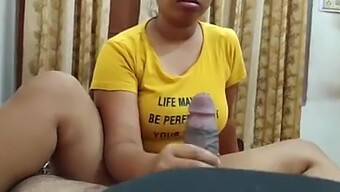 Remaja India (18+) Menikmati Kontol Hitam Besar