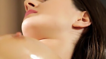 Được Bôi Trơn Và Đụ: Một Buổi Massage Fuck