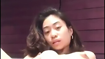 Remaja Asia Makan Dildo Tenggorokan Dalam Video Buatan Sendiri