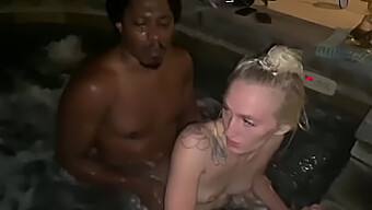 Interracial Hot Tub Sjov Med Daddy Panda